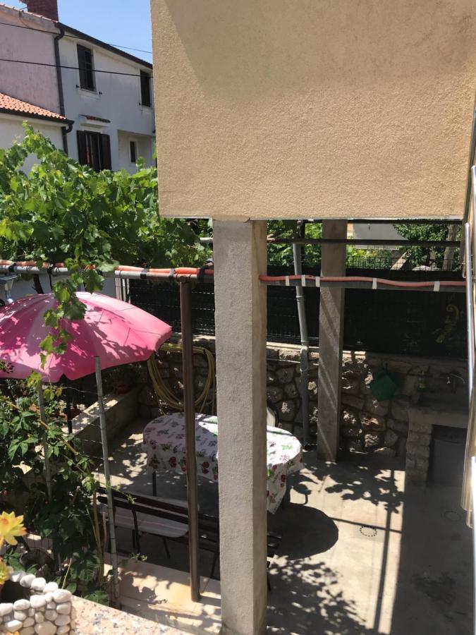 Apartmani Luiza Cres Exterior photo